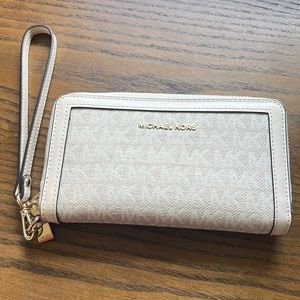 Michael Kors Wallet purse Wristlet. New. Great condition!
